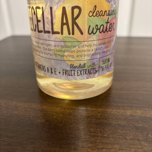 Urban Hydration Lemon & Berries Micellar Cleansing Water with Fruit Extracts - Picture 3 of 4